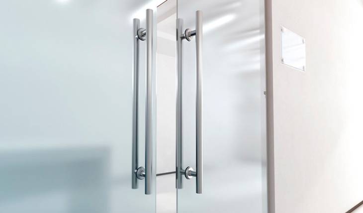 Descubra a importância dos puxadores de portas na decoração