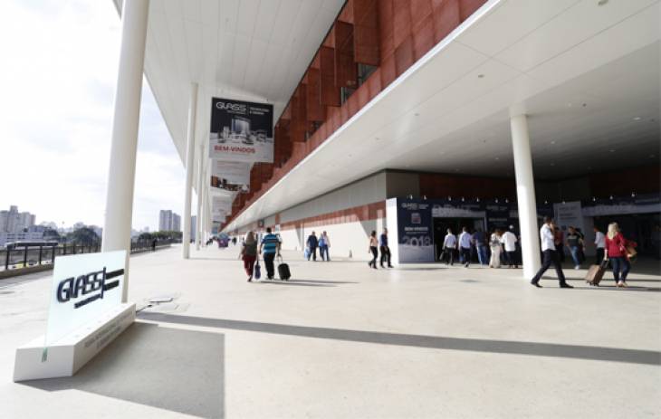 Glass South America adiada para 2022